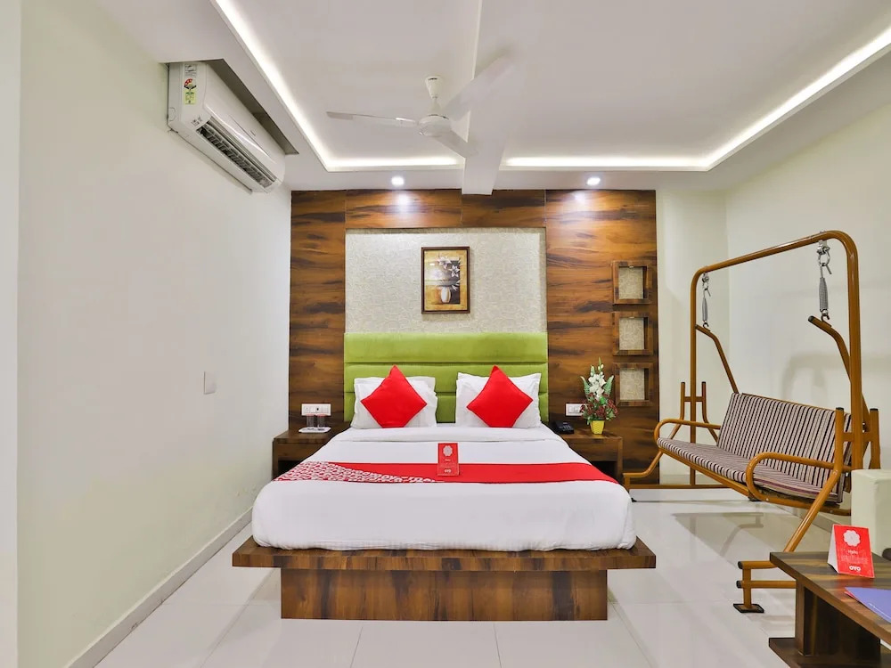 Ratna Palace Hotel