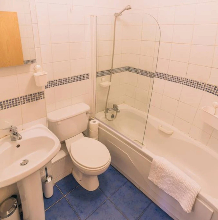2 Bedroom Apartment Near City Centre