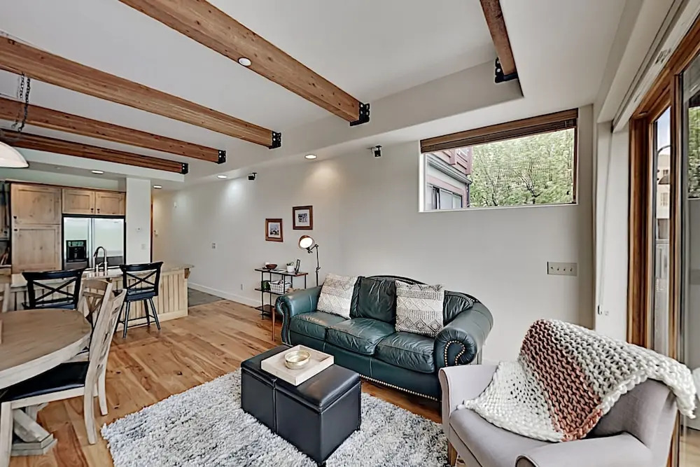 Private Hot Tub & Stunning Views, High Walkability 2 Bedroom Condo