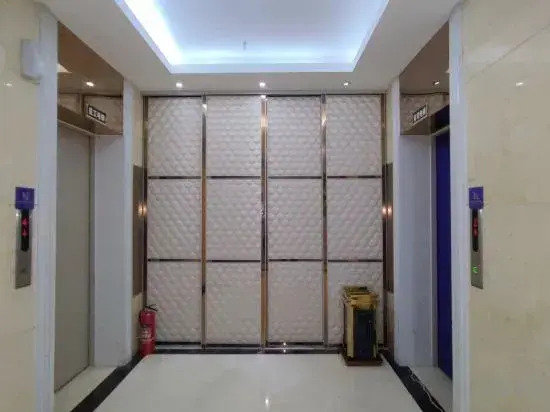 Super 8 Hotel (Hefei 1912 Xinhua International Plaza)