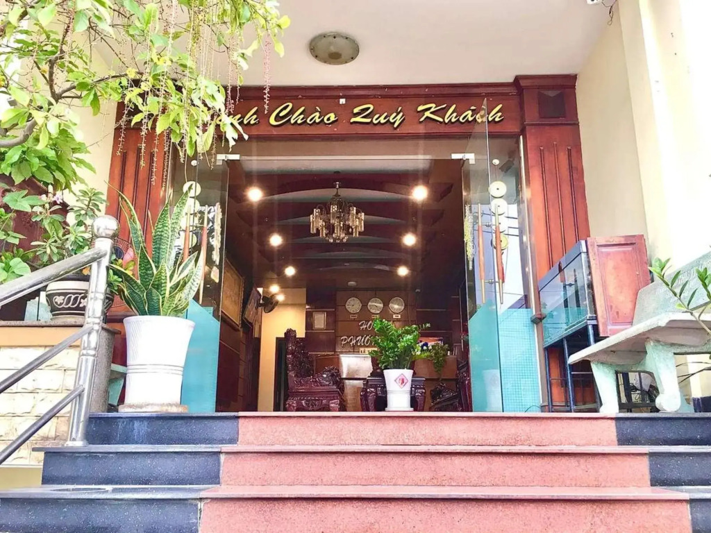 RedDoorz Phuong Nam Hotel near Nga Tu Binh Thai