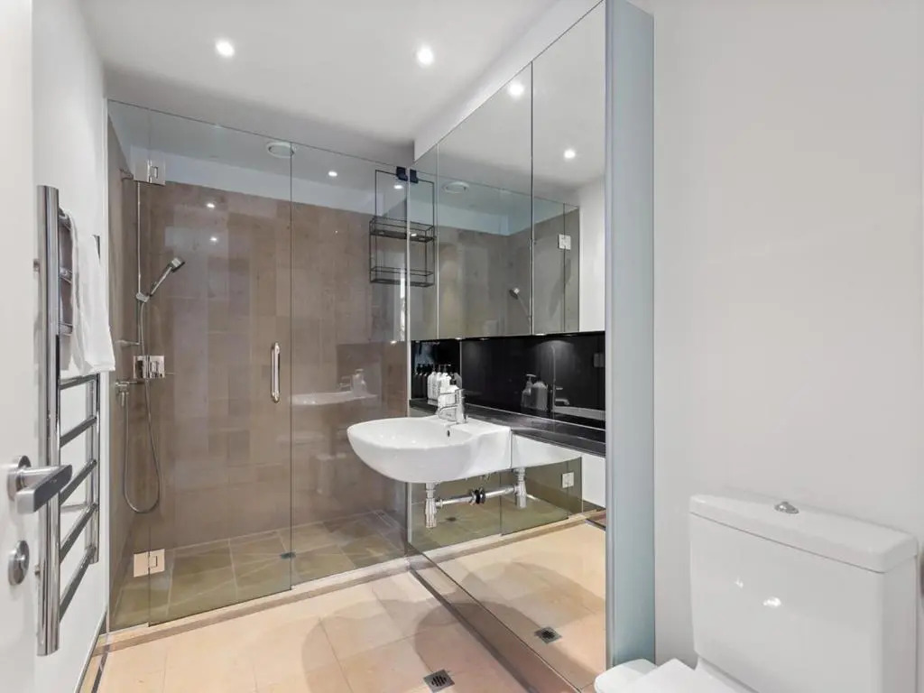Gorgeous 2BR in Wynyard Quarter by Zodiak Stays