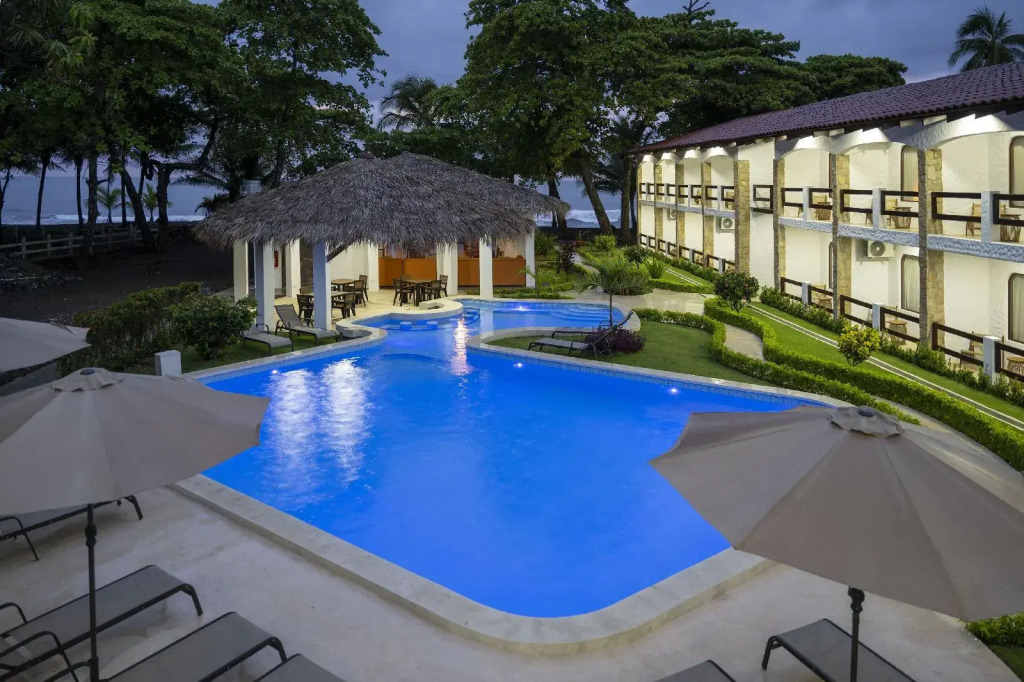 Fuego del Sol Beachfront Hotel
