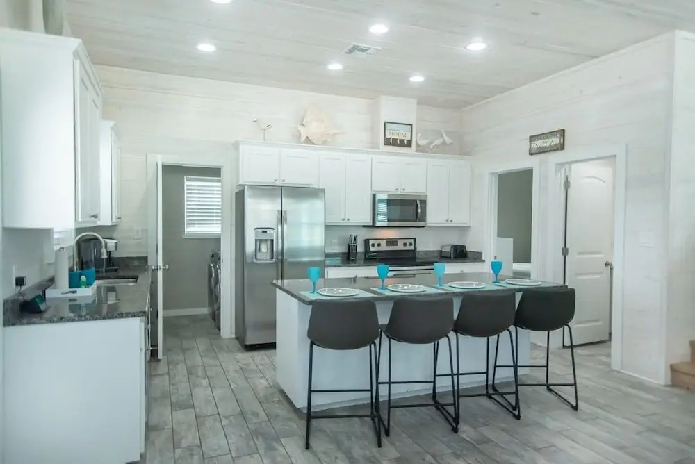 Good Times and Tan Lines - 4 Br home
