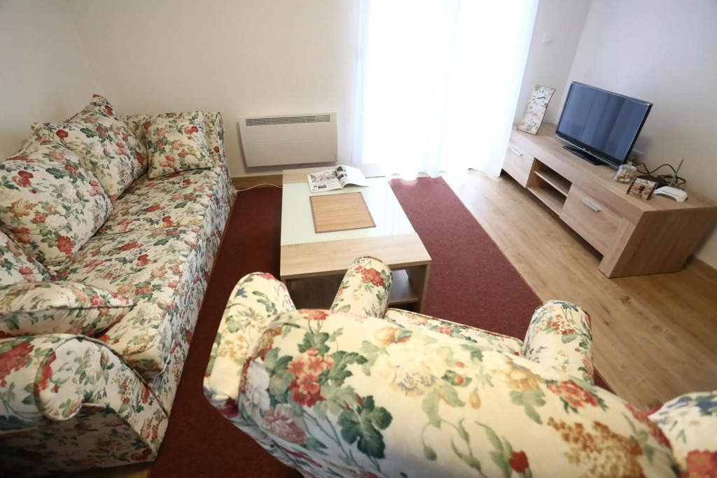 Apartments Kolonija