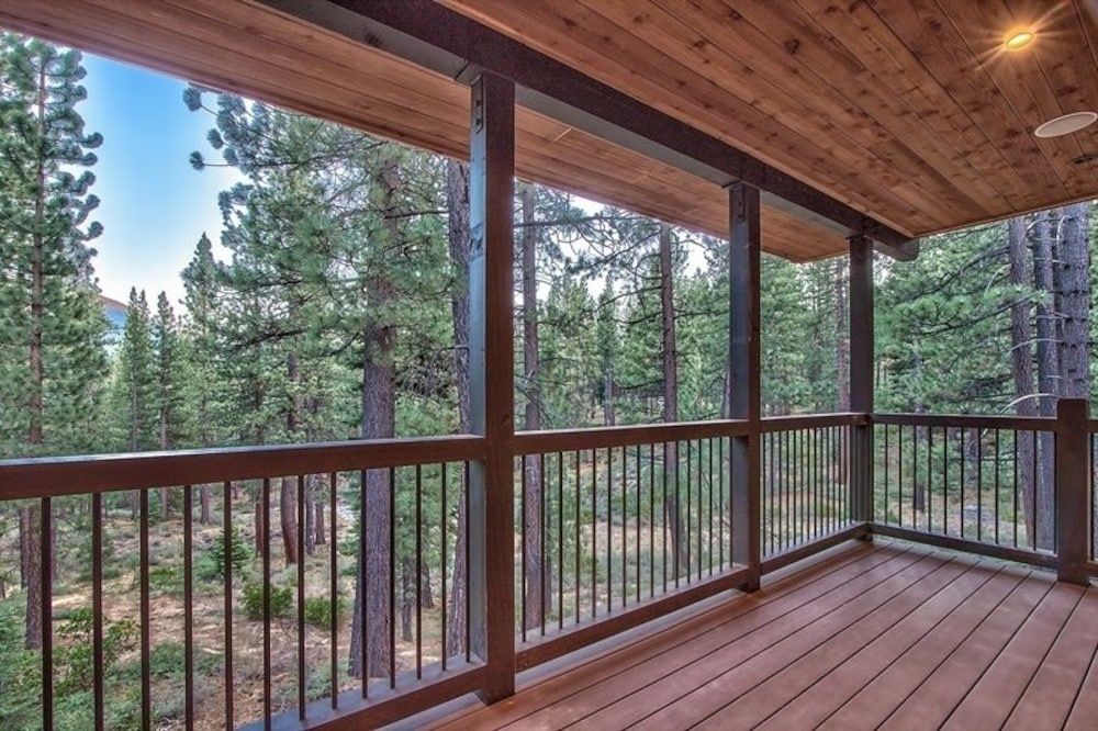 Redwood Lodge 7 Bedrooms 5.5 Bathrooms Home