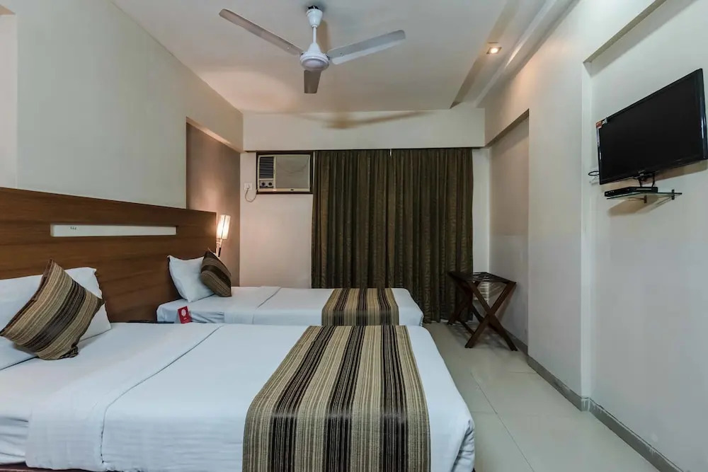 OYO 6833 Hotel Tanish Residency