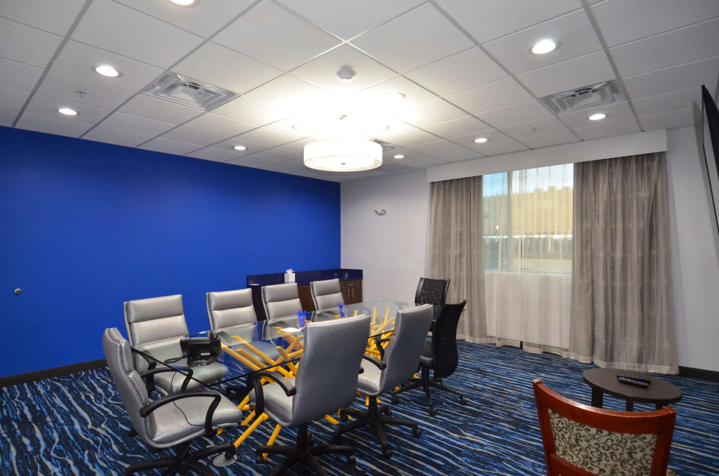 GLō Best Western Enid OK Downtown - Convention Center Hotel