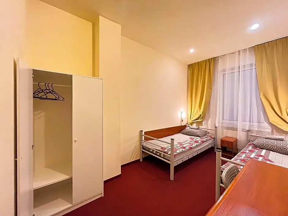 Fry House Hostel - 15min to Dworzec Zachodni, 5min to Klub Progresja