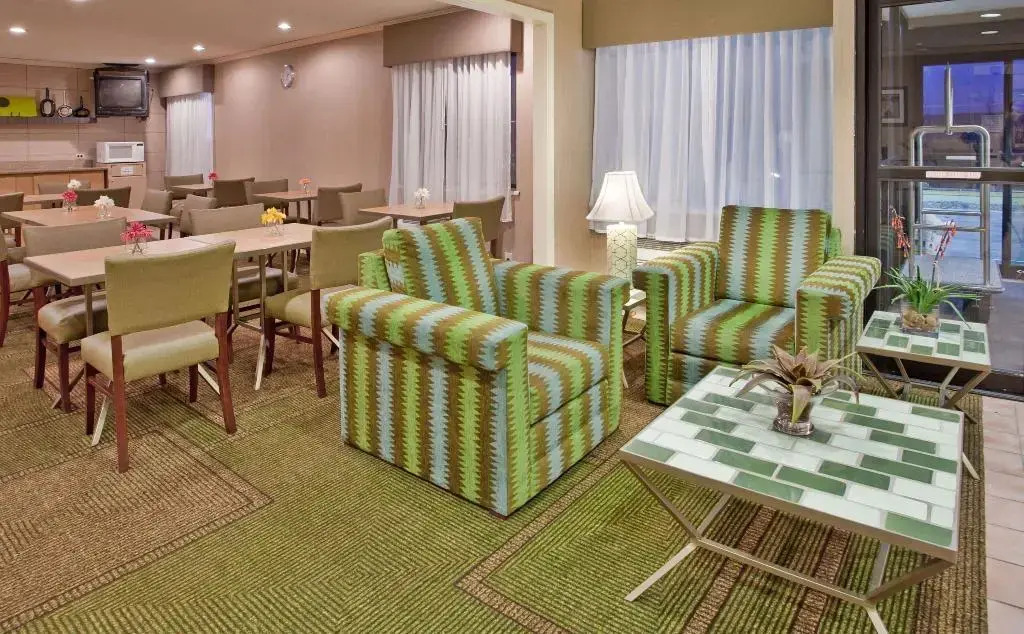 The La Quinta Inn Des Moines West Clive