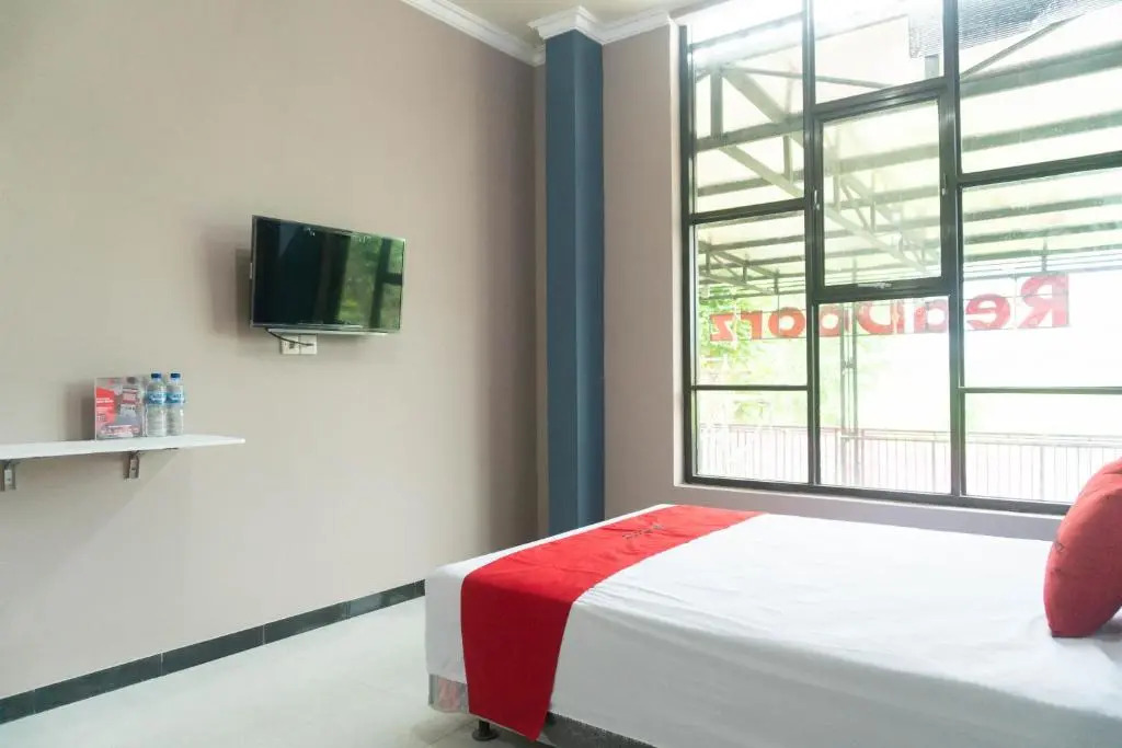RedDoorz Syariah near Alun Alun Blitar