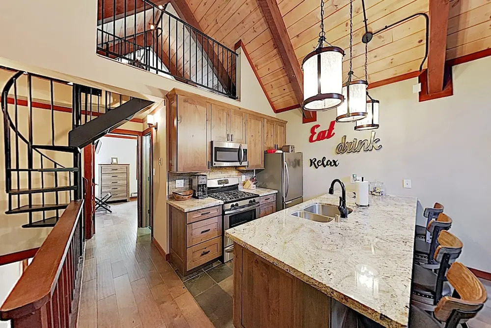 Brookside Townhome: 3 Beaches & Skiing Nearby townhouse
