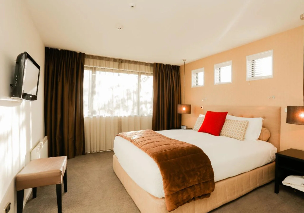Village Lake Luxury Apartments