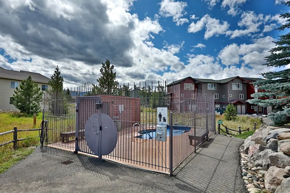 Winterstar Townhome 3 Bedrooms 3.5 Bathrooms Townhouse