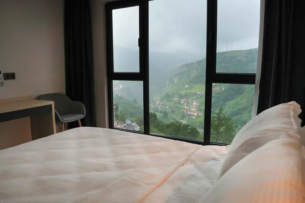 Demederon Hotel