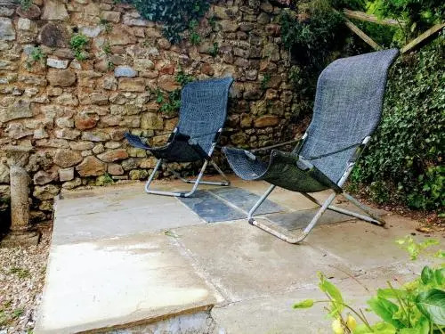 Entire 2bedroom cottage - Tudor Trails &Tails retreat- near beaches & AONB