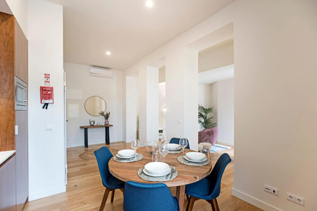 Superb Flat w/ Balcony and AC by LovelyStay