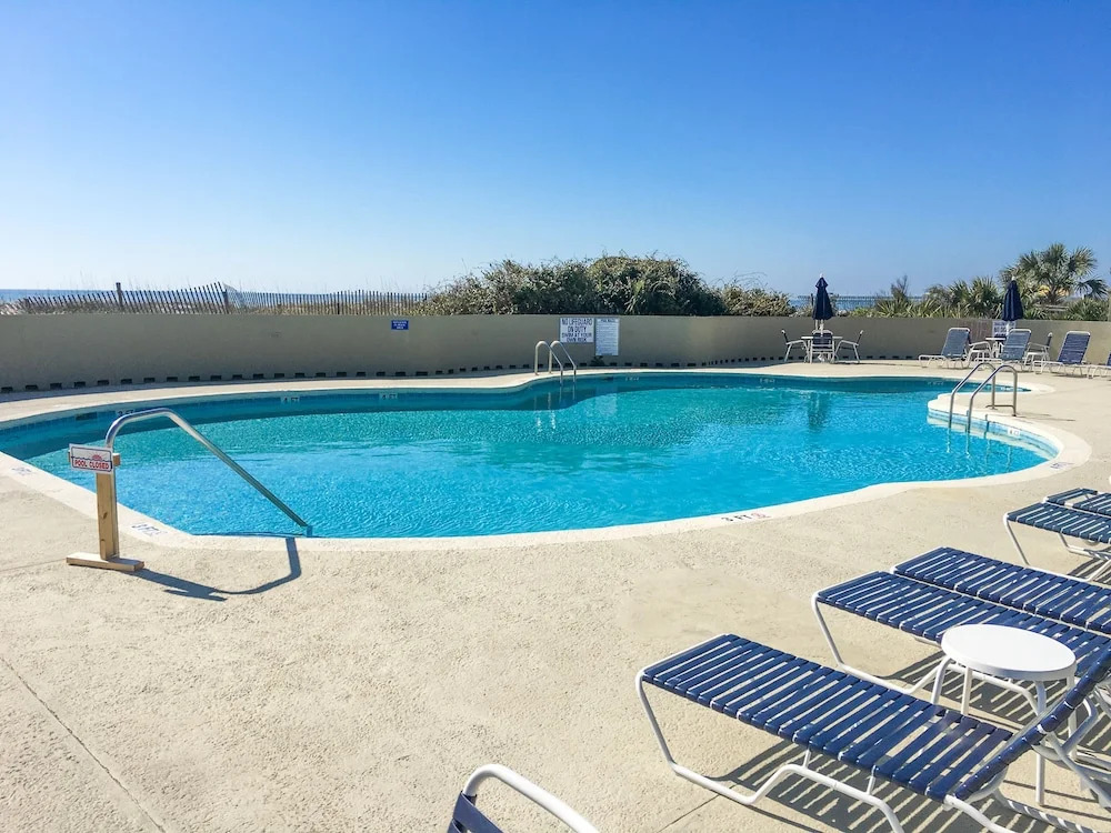 New Listing! Oceanfront W/ Pools & Hot Tub 3 Bedroom Condo