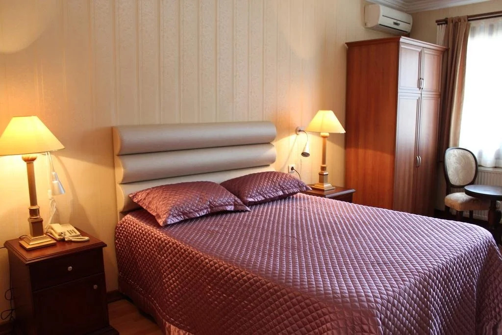 Dr Kushan Hotel