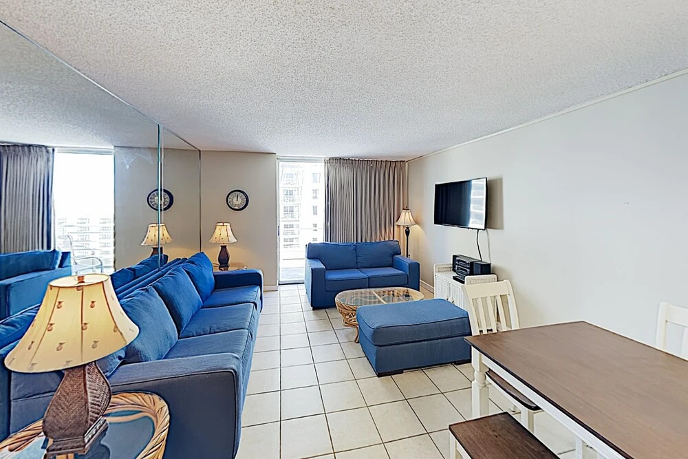New Listing! Oceanfront W/ Pools & Hot Tub 3 Bedroom Condo