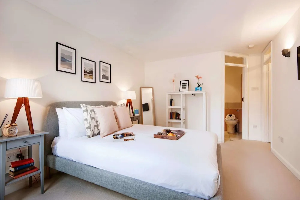 The Lexham Mews Gem - SCR