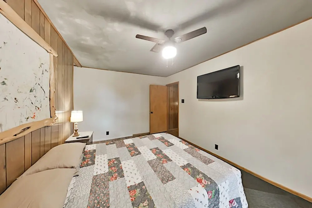 Lucky Goat House: Near Lake & Activities 4 Bedroom Cabin