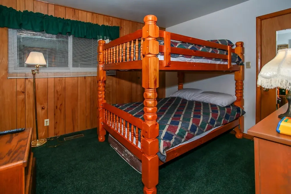 1906-berghuette 2 Bedroom Home by RedAwning