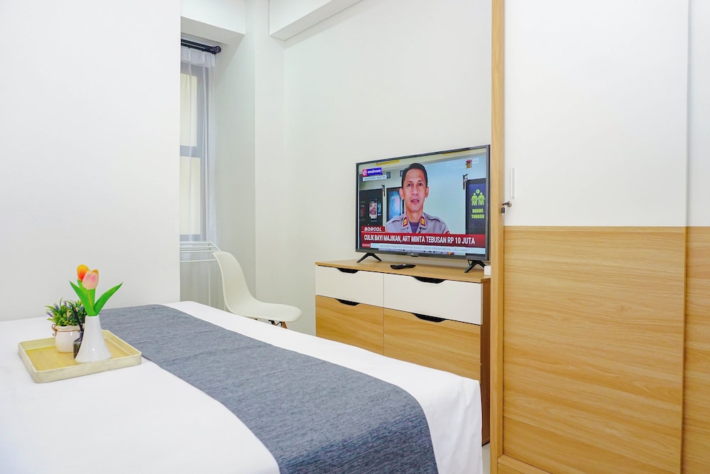 Comfortable And Contemporary 2Br At Apartment Transpark Cibubur