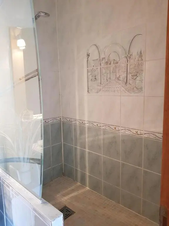 " Chez NADOU " 2 Chambres d Hôtes dans maison indépendante à 4 Kms dUzès