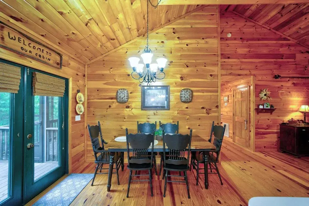 Mountain Community Home In Ellijay! Games, Private Hot Tub and Sunsets!