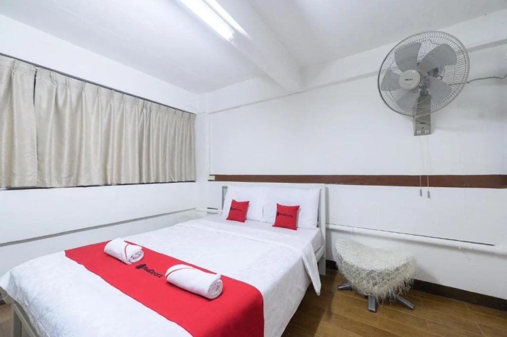 RedDoorz Khunnoy Hotel