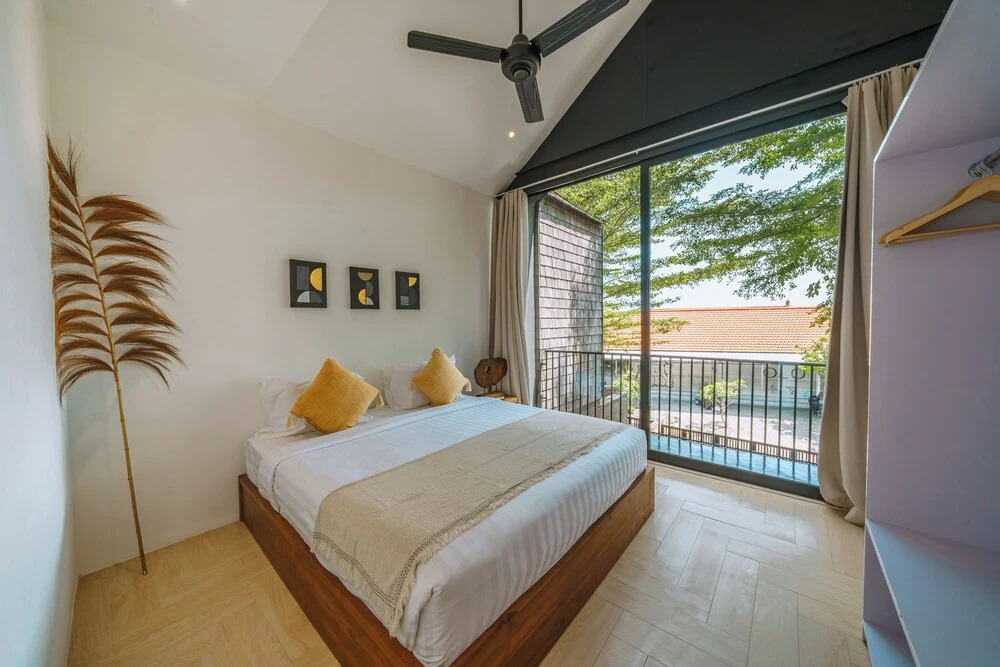 Villa RIZR: Industrial 3BR villa nearby Berawa Beach