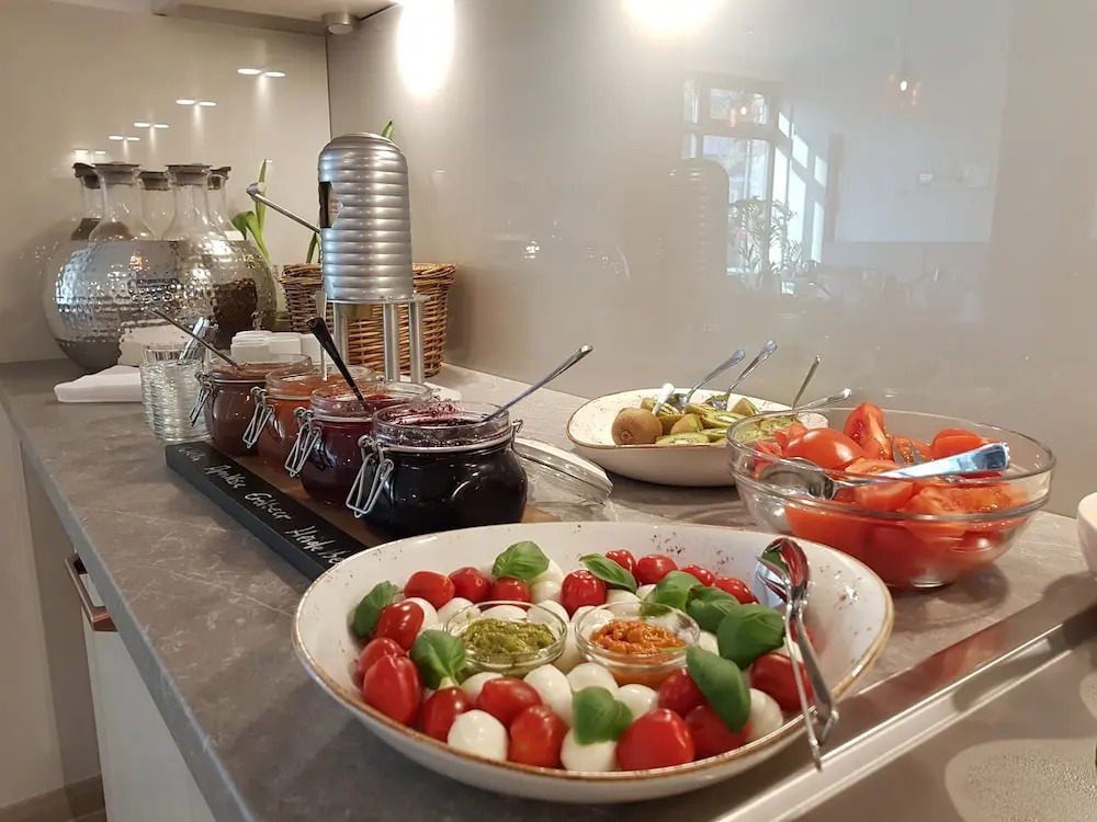 Apricot Hotel