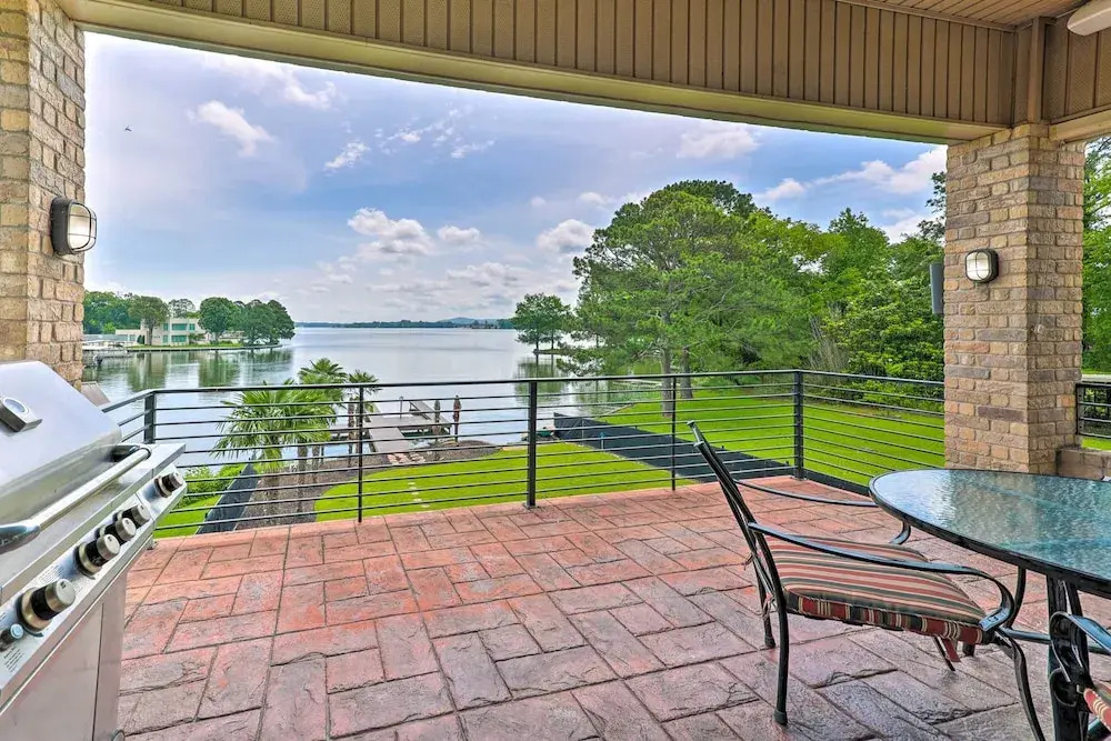 Waterfront Home ~ 4 Mi to Oaklawn Racing Casino!