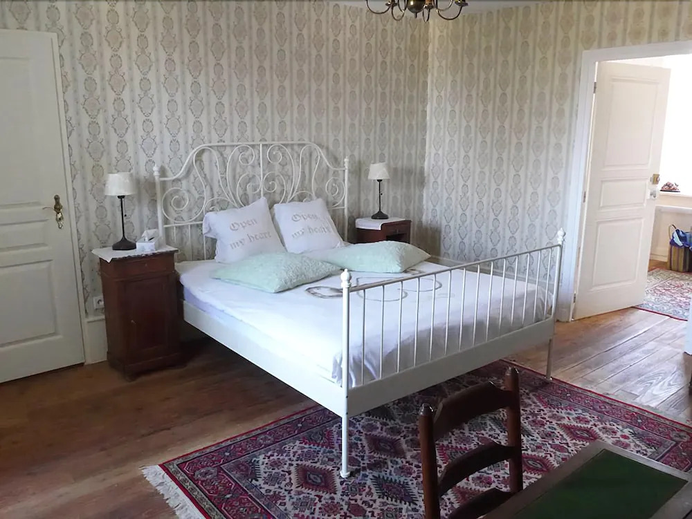 Petit Château Armand Bourgoin  B & B