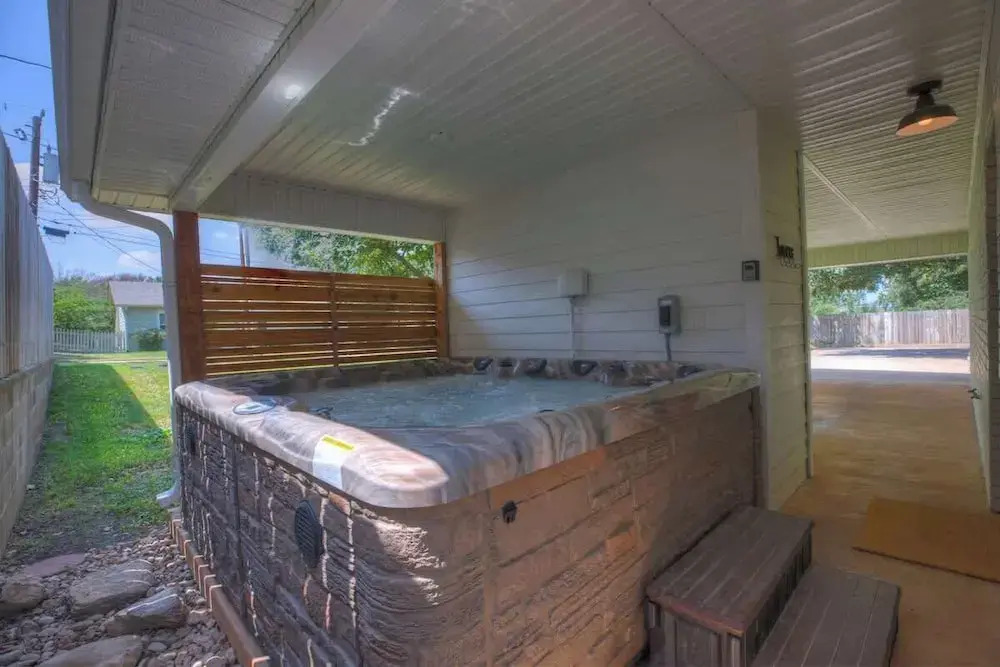 Wanderlust #1 Hot Tub Shared Outdoor Space