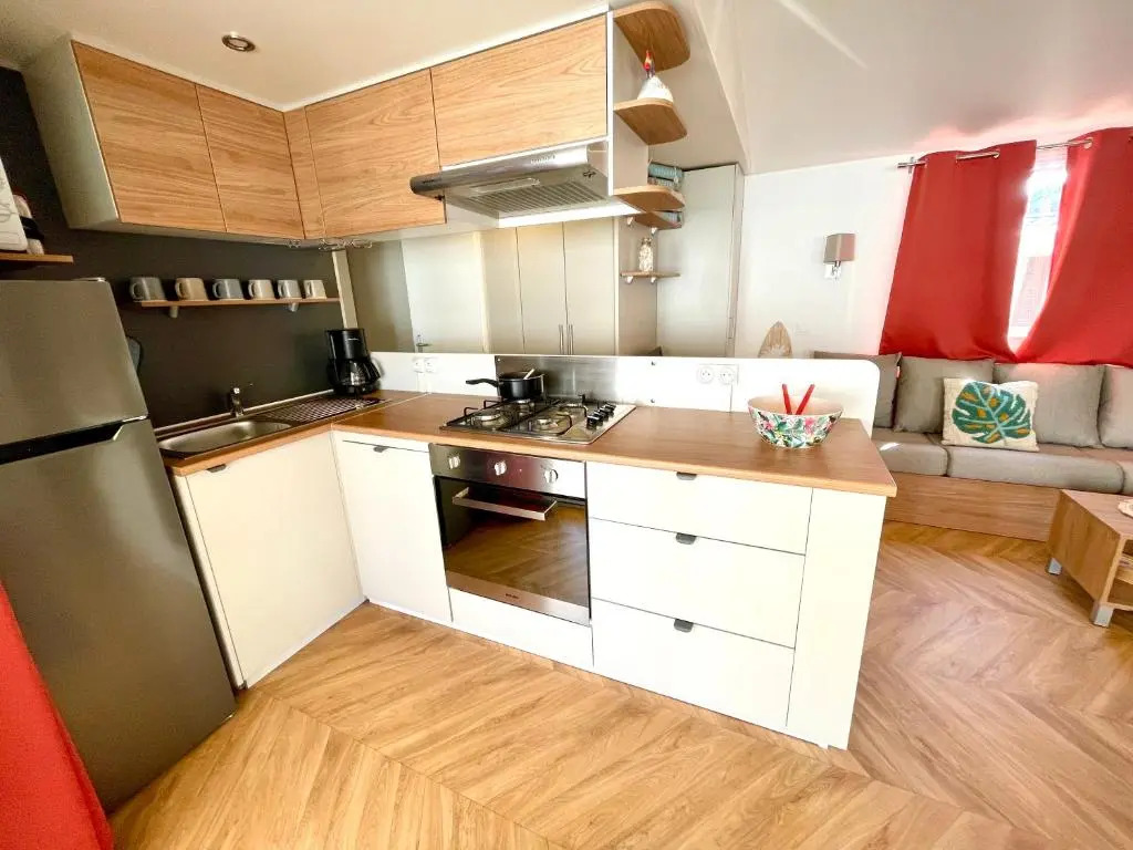 Mobil-home tout beau tout neuf, camping 4*, plage à pied !
