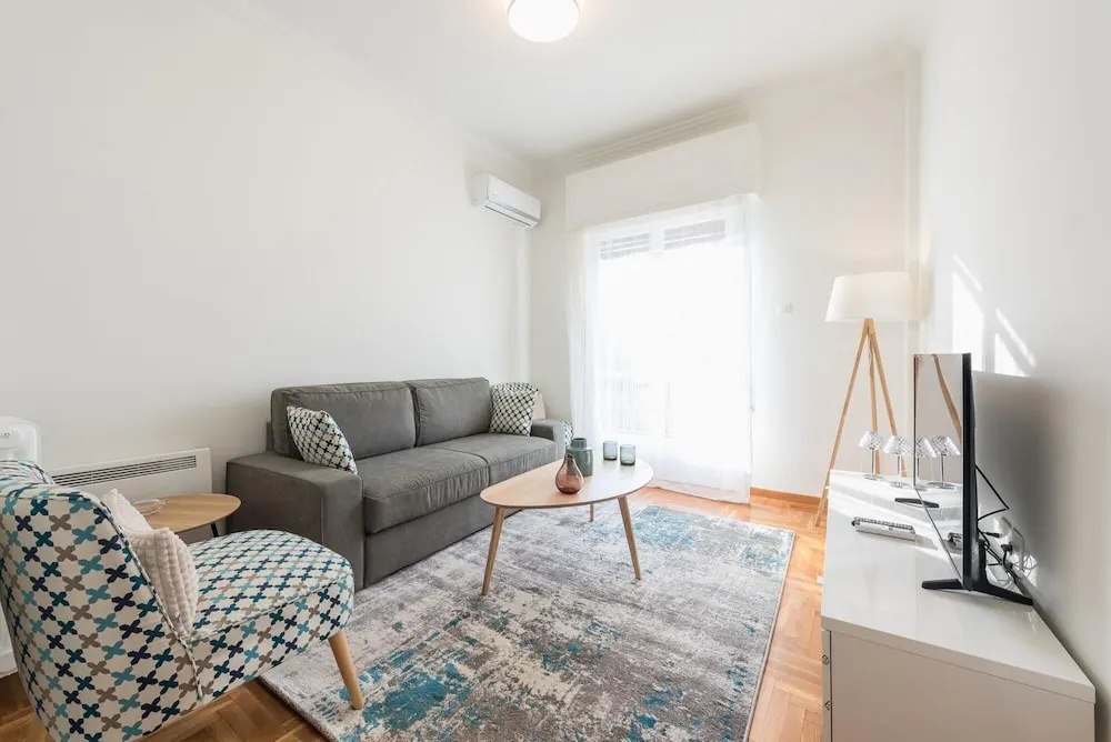 Cozy and Fresh 2bdrm apt Close to Metro