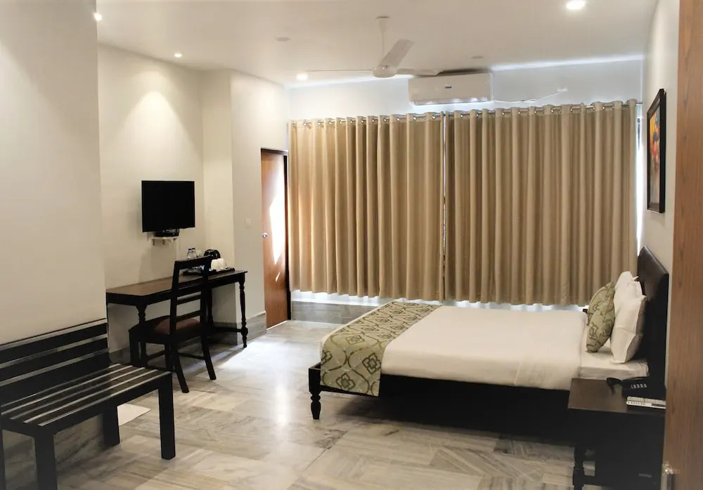 Central Hotel