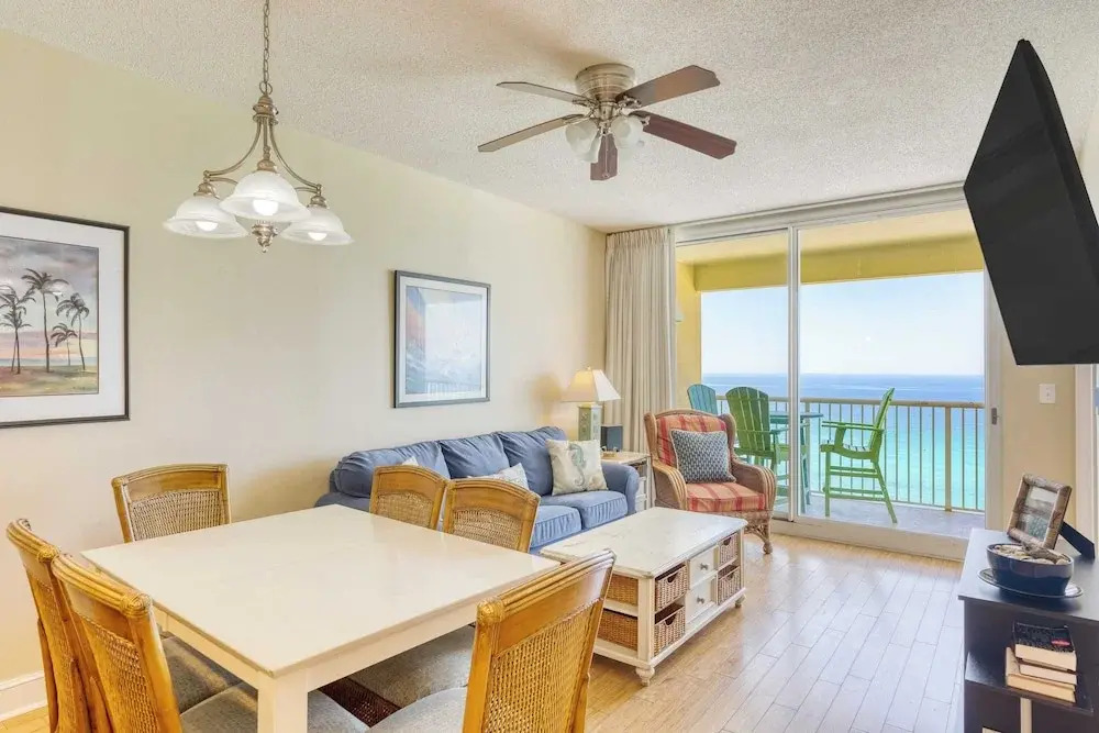 Sea Spray by Avantstay Beachfront Condo
