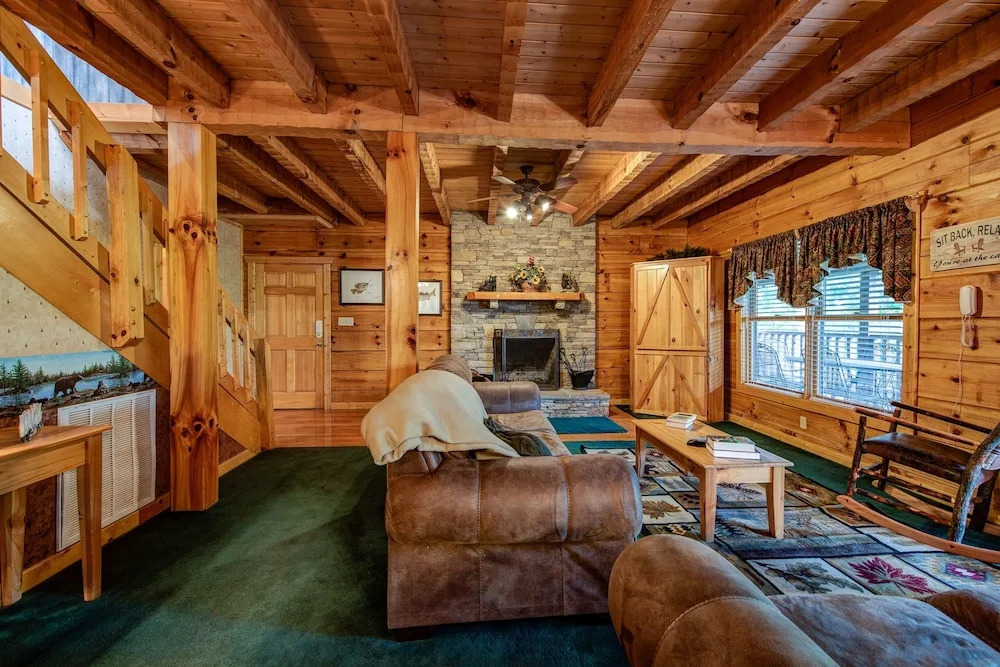 Douglas Lake Hilltop Hideaway