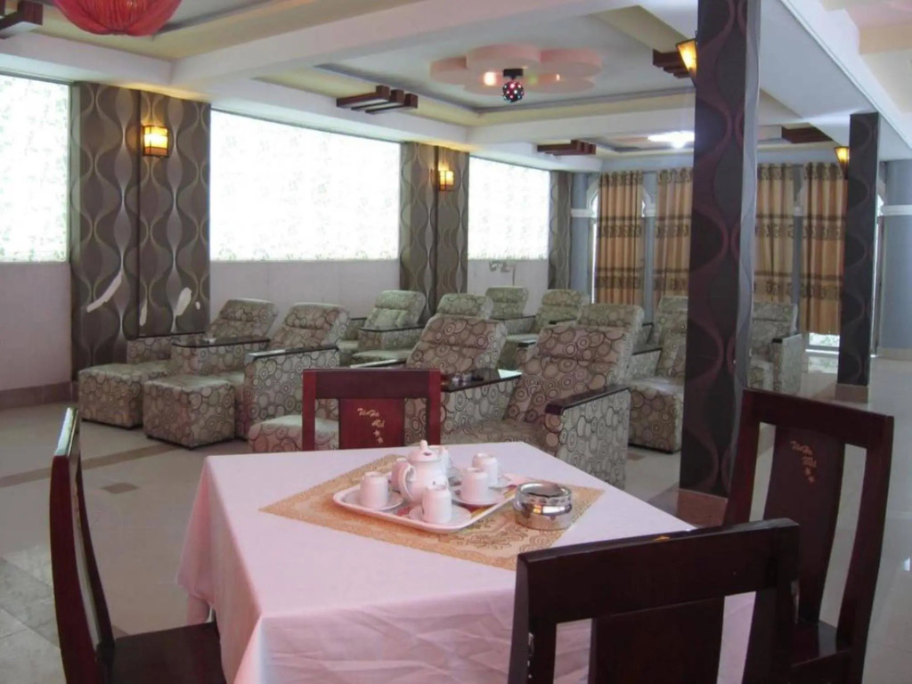 Khch san Tn H