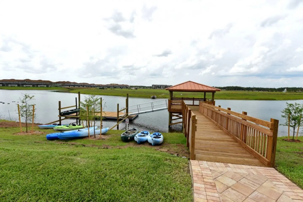 Super nice townhome near Disney with private pool