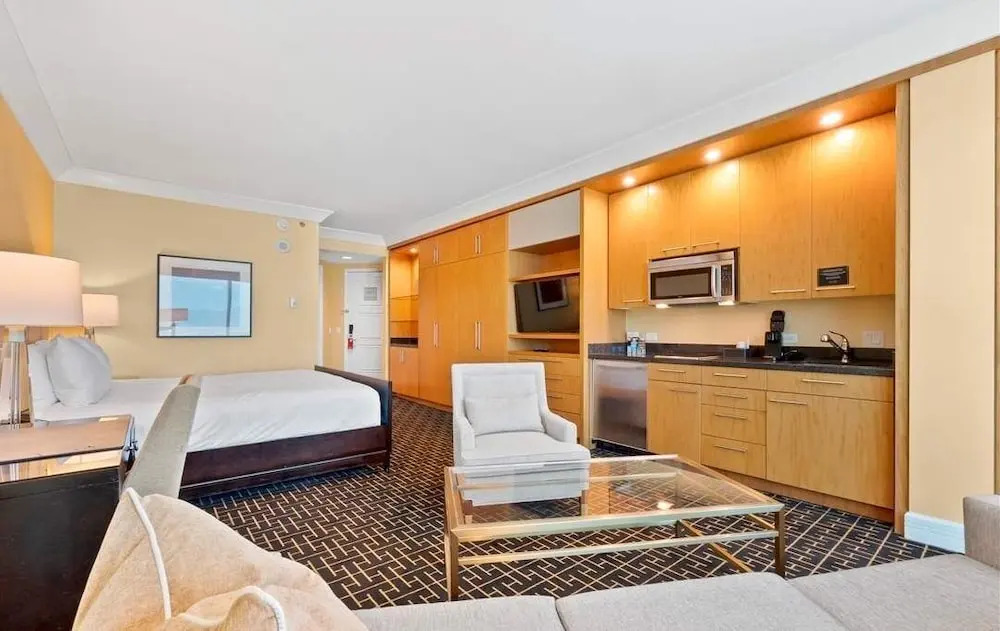 Stylish Renovated Studio at Trump Tower 3324