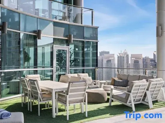 Ultra-Luxury Penthouse Private Pool & Yacht Views