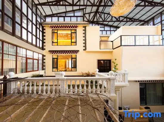 Shangri-La Qibei Homestay (Dukezong Ancient City)