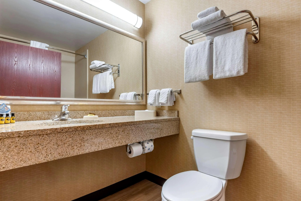 Best Western PLUS Victor Inn & Suites