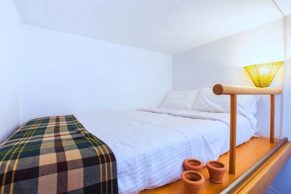 Colorful 2 bed Apartment Close to Vatican