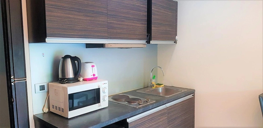 1-bedroom Condo Near Jomtien Beach With Lagoon Pool & Resort Facilities