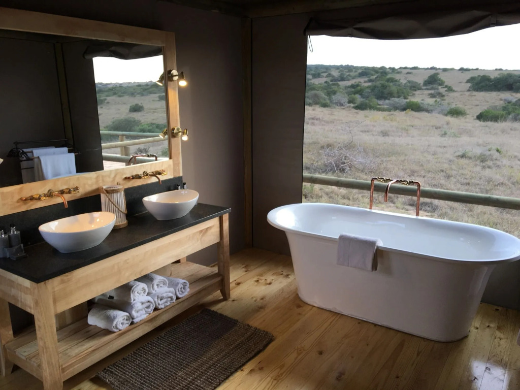 Hlosi Game Lodge - Amakhala Game Reserve